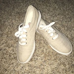 Ladies canvas sneakers
